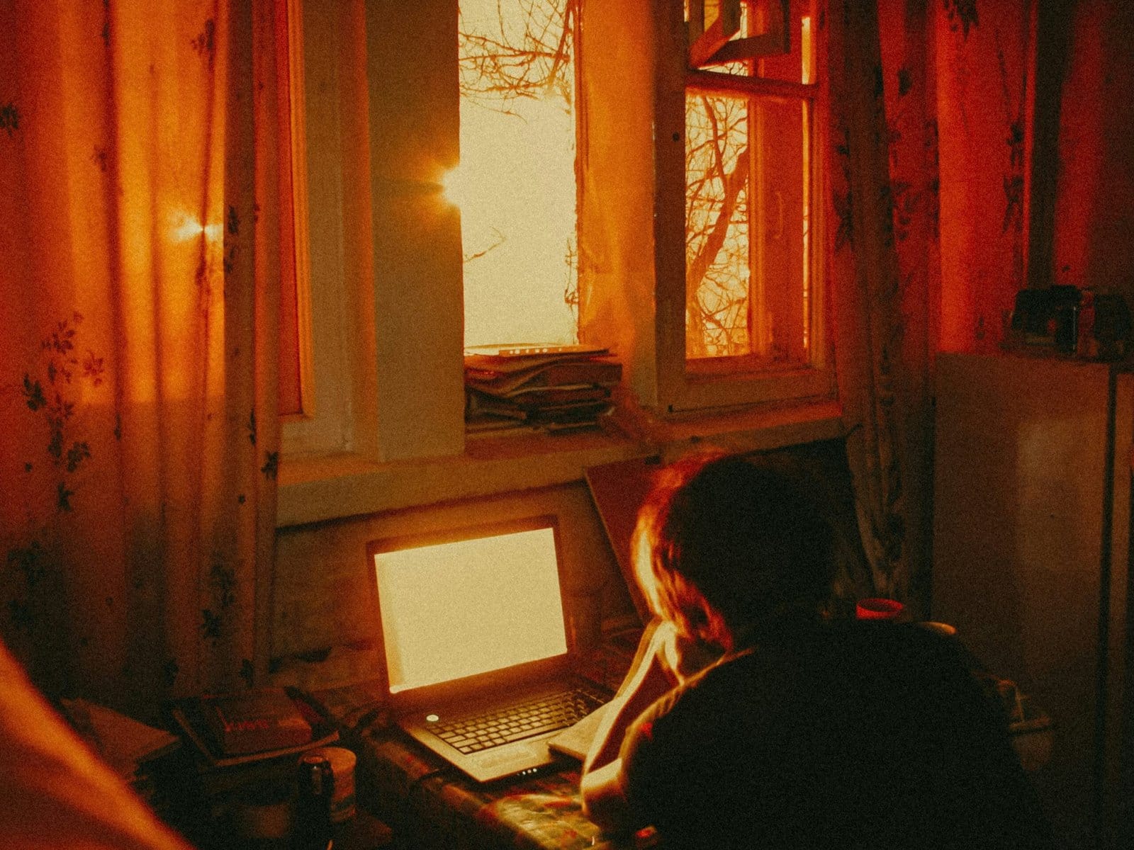 Why Do Some Sites Keep You Watching Longer Without You Realizing It?